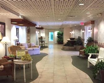 Inn At Amish Door - Wilmot - Lobby