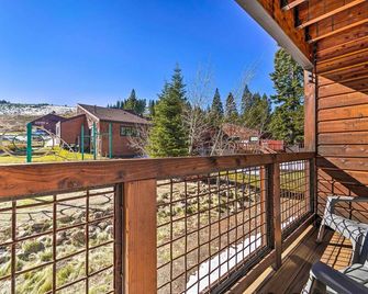 Walk to Ski Resort Tahoe Donner Studio with Balcony - Truckee - Balcón