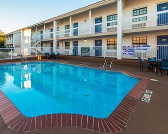 Motel 6 Euless DFW West - Euless - Pool