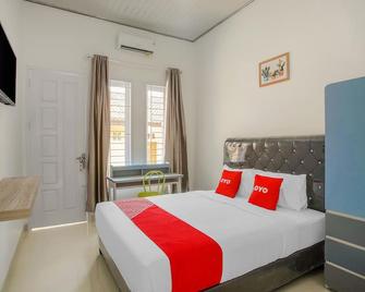 Super OYO 3839 Wisma Bambu Syariah - Бандар Лампунг - Спальня