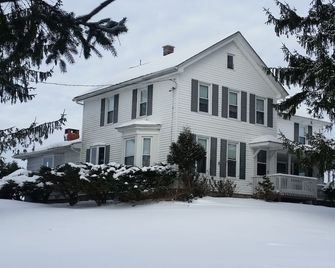 Newly renovated farmhouse with a view of Elk Mountain - Pleasant Mount - Building