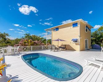 Liney's Lookout - Private Oasis with Pool and Sea Views in Buttonwood Bay - Hope Town - Pool