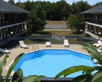 Walking Horse Lodge Lewisburg - Lewisburg - Piscina