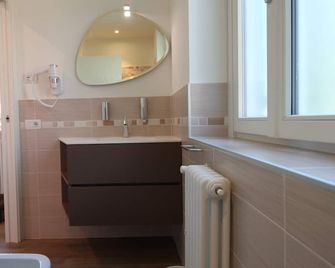 Amata Valgre - Airuno - Baño