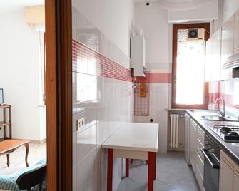 N139 - Numana, trilocale in centro a 200 mt dal mare - Numana - Küche