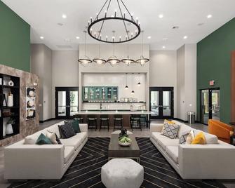 Landing at Abberly Liberty Crossing - 1 Bedroom in Henderson Circle - Charlotte - Living room