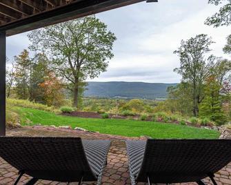 Hudson Valley Hideaway: 10 Minutes to Storm King! - Cornwall - Patio
