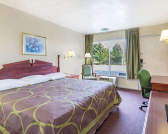 Super 8 by Wyndham Ashland/Richmond - Ashland - Bedroom