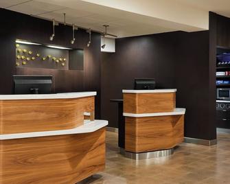 Courtyard by Marriott St. Louis Creve Coeur - St. Louis - Front desk