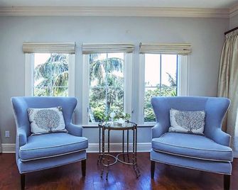 Sandcastle Captiva, beautiful, luxurious, 2 minutes from beach, private pool, - Captiva - Living room