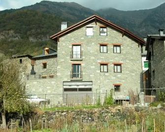 아파르타멘토스 에스톱 - 사훈 - 건물