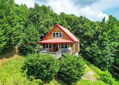 Warm and Cozy Cabin with Deck on Top of the Blue Ridge - Fancy Gap - อาคาร