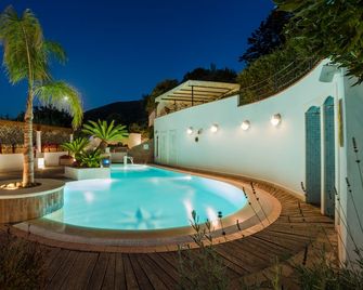 Villa Araucaria Rent For - Ischia - Pool