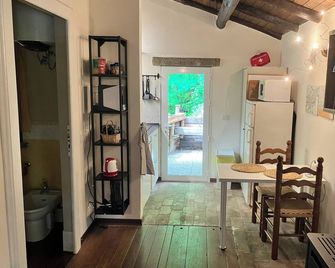 1 Bed Studio - Pets - Terrace - Parking - Borgo Val di Taro - Dining room