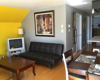 La Maison des Éboulis - Victoriaville - Obývací pokoj