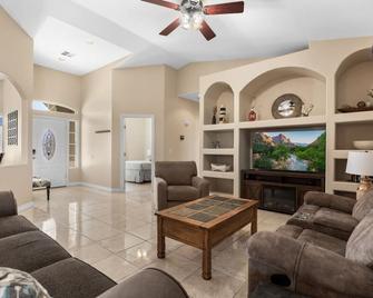 4 Bdrm - Utv And Golf J & Amy - Littlefield - Living room