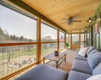 Serene Canton Vacation Rental w/ Mountain Views - Canton - Balcón