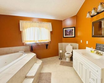 Octagon Oasis | Private Indoor Pool & Lake Access - Bonnyville