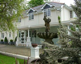 The Lord Bute Hotel & Restaurant - Christchurch - Building