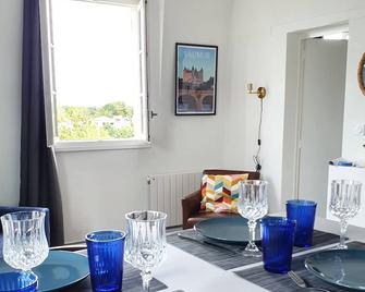 Appartement Loire et Château, Hyper Centre, vue Loire, Linge inclus, 3ème étage - Saumur - Comedor