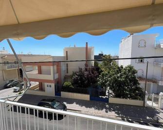 Seaside Flat with 8 min walking distance from port - Rafina - Balcony