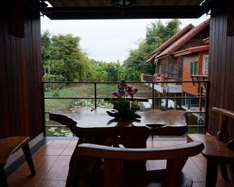 Punna Homestay @ Bangsai - Ban Nong Lom - Balcón