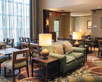 Free Wi-Fi, Free Breakfast | Fully Equipped Suite - Fargo - Lounge