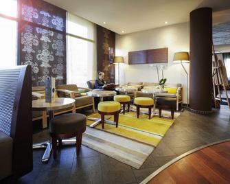 Novotel Suites Clermont-Ferrand Polydome - Clermont-Ferrand - Lounge