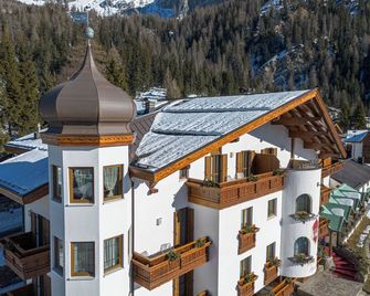 Hotel Stalon Alpine Chic - San Martino di Castrozza - Κτίριο