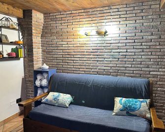 Monolocale Fronte Mare, 5m da Spiaggia Pubblica o Lido Attrezzato - Giardini Naxos - Pokój dzienny