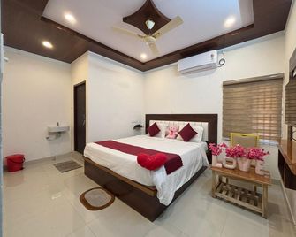 Subhash Grand - Chīrāla - Bedroom