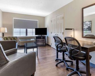 Extended Stay America Suites - Baytown - Baytown - Living room
