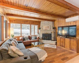 5BDR Tremblant Chalet in the Woods / Stone Firepl. - Mont-Tremblant - Wohnzimmer