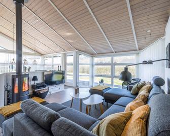 6 Person Holiday Home on a Holiday Park in Hemmet - Nymindegab - Sala de estar
