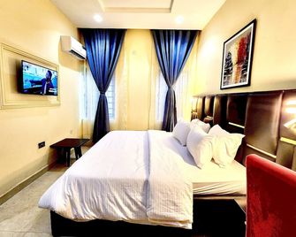 Buddiez Hotel & Resort - Enugu - Bedroom