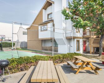 Hawthorn Extended Stay by Wyndham Dayton - Dayton - Piscina