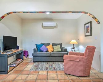 Charming Tucson Casita Near Hiking and Biking! - Tucson - Pokój dzienny