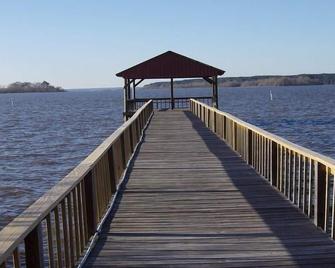 3 bedroom, 2 bath home with Awesome Lake Views and Your Very Own Private Pier. - Zwolle - Vista del exterior