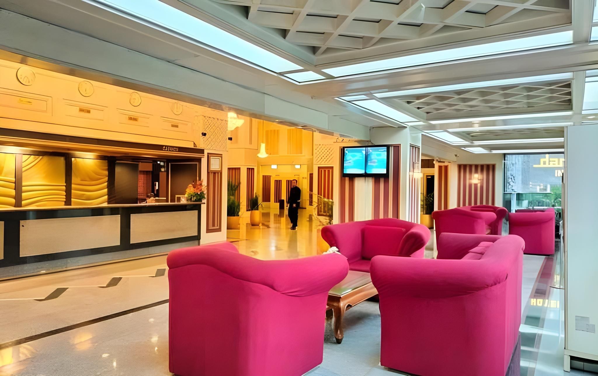 Danau Toba Hotel International - Medan - Lobby
