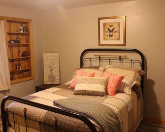 Hunters Retreat, on paved road, walking distance to State Game Lands. One Level - Corry - Habitación