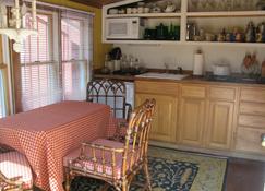 Charming Post and Beam Cottage (near Foxwoods) - North Stonington - Küche