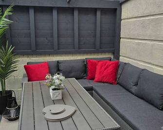 Cozy 3-bedroom terrace house, in a safe and peaceful neighborhood for families. - Dublín - Patio