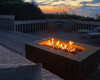 Casa Playa: Modern Beach House w/ Views - Wading River - Patio