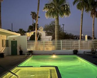 Sage Water Spa - Desert Hot Springs - Pool