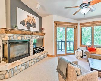 Gorgeous Steamboat Townhome Shuttle to Ski Resort - Steamboat Springs