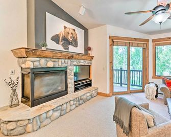 Gorgeous Steamboat Townhome: Shuttle to Ski Resort - Steamboat Springs - Olohuone
