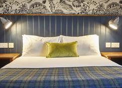New Inn Hotel By Greene King Inns - Newport - Bedroom
