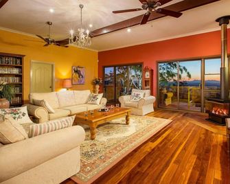 Avocado Sunset B&B - North Tamborine - Stue