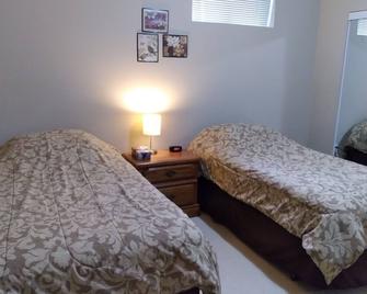 Sara's Place - Strictly Kosher Home - Toronto - Bedroom