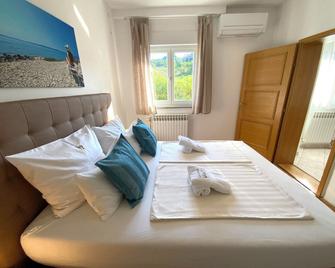 Olive House - Mandre - Camera da letto